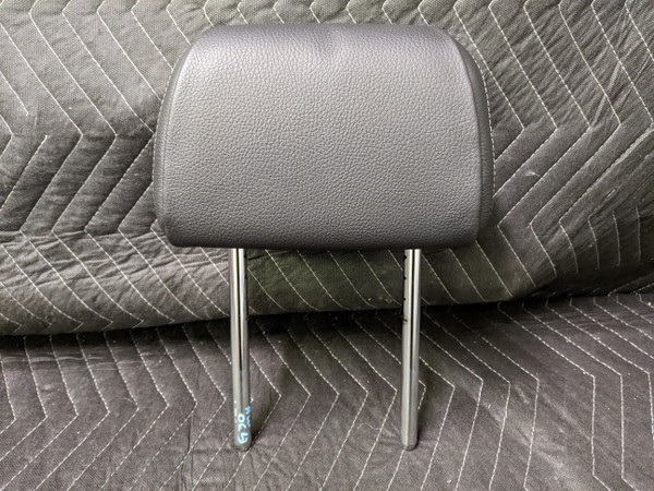 BMW G30 5-Series Rear Seat Headrest Dakota Leather Schwarz 52207452202