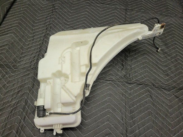 BMW F30 3-Series Windshield Washer Fluid Reservoir 7241671