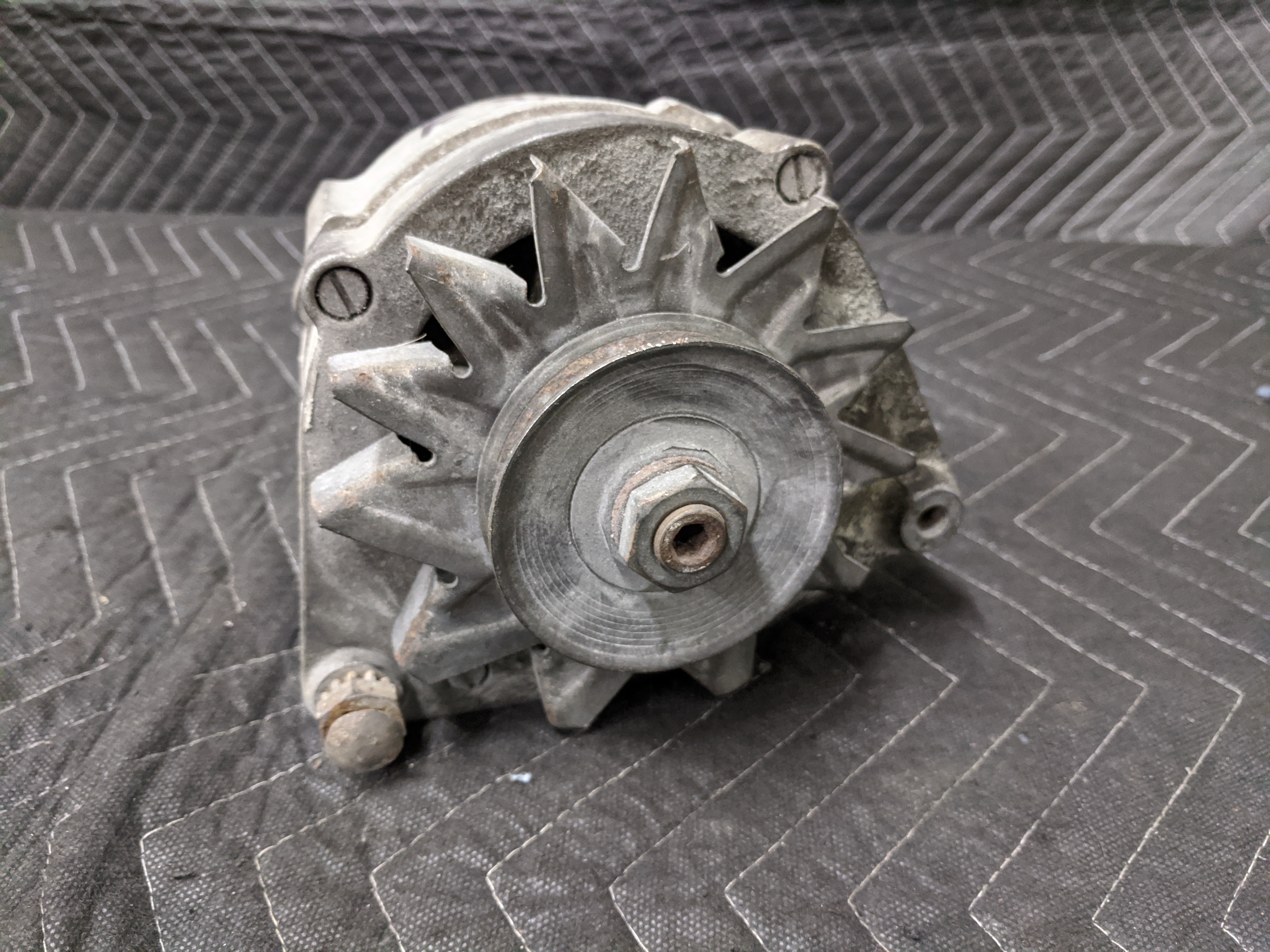 BMW E28/E30 3-Series 5-Series Z1 Alternator 90 Amp Bosch