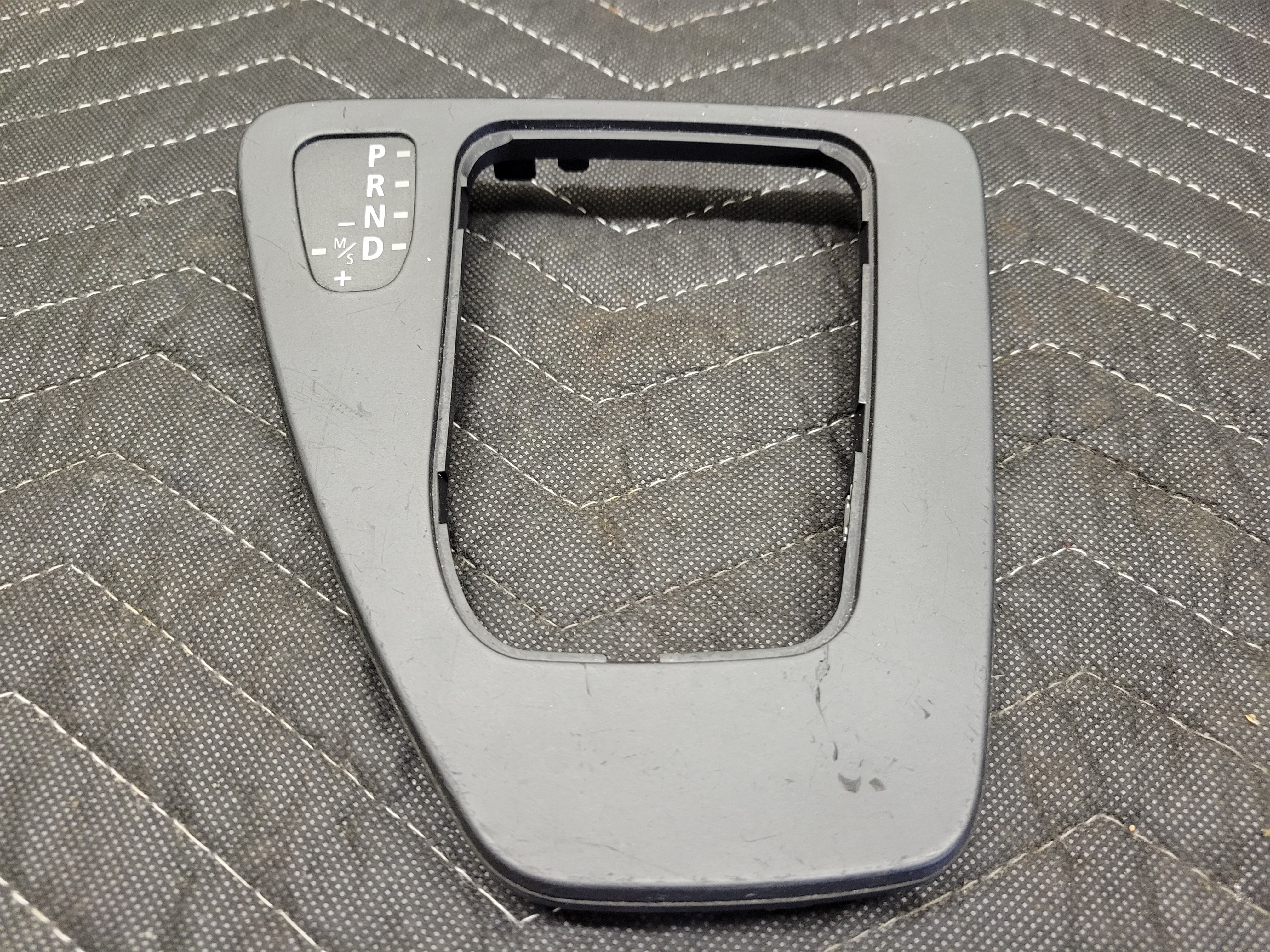 BMW E90/E91/E92/E93 Shift Trim 51167155643 - recycleBMWs