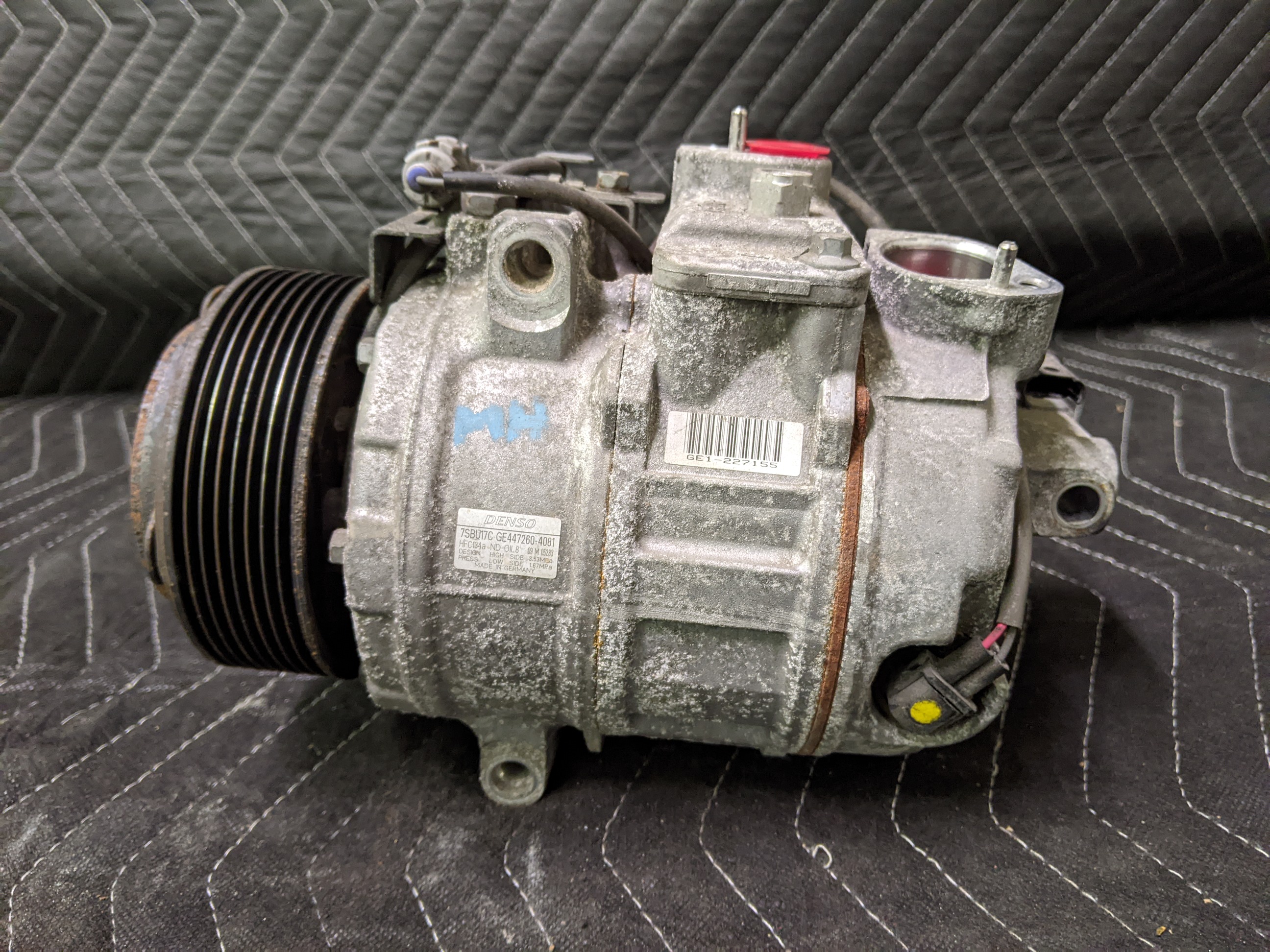 E7です(´◡` )♩ BMW A/C Compressor with Clutch 64509175481 - DENSO