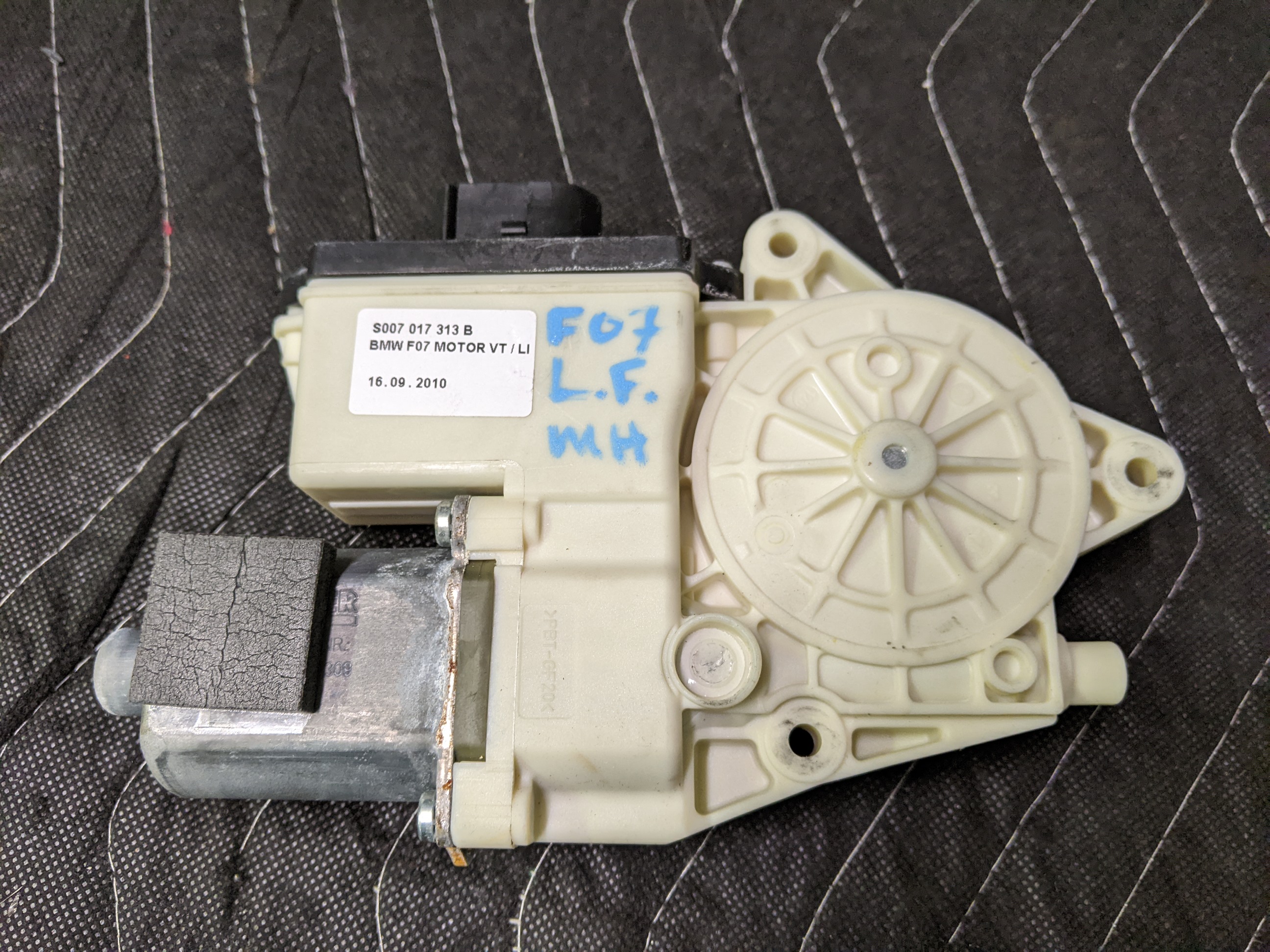 Yページ　E70 Amazon.com: CarPartsZone 27607643762 Transfer Case Shift