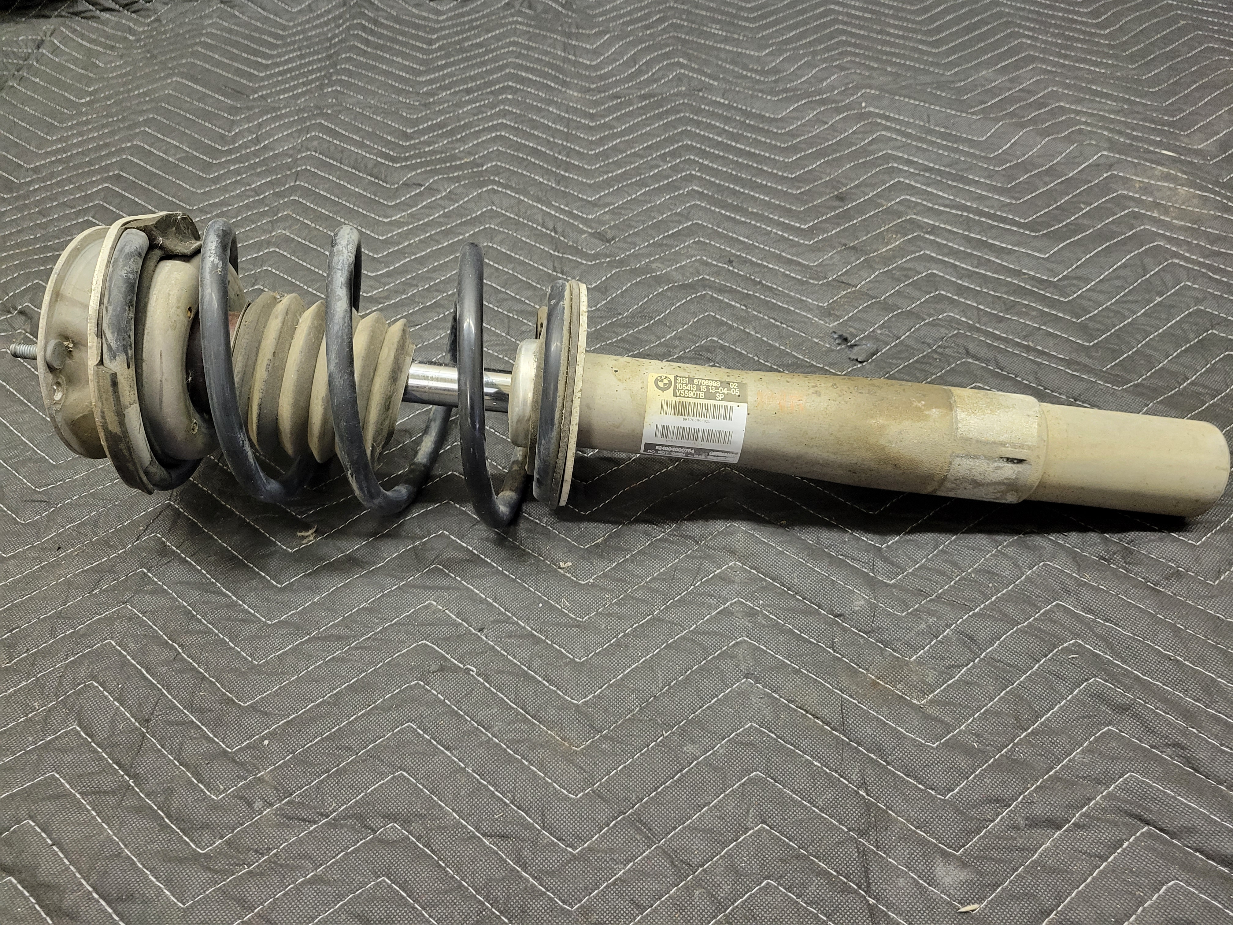 感謝　 31106894667 - TENSION STRUT WITH HYDRAULIC | Turner Motorsport