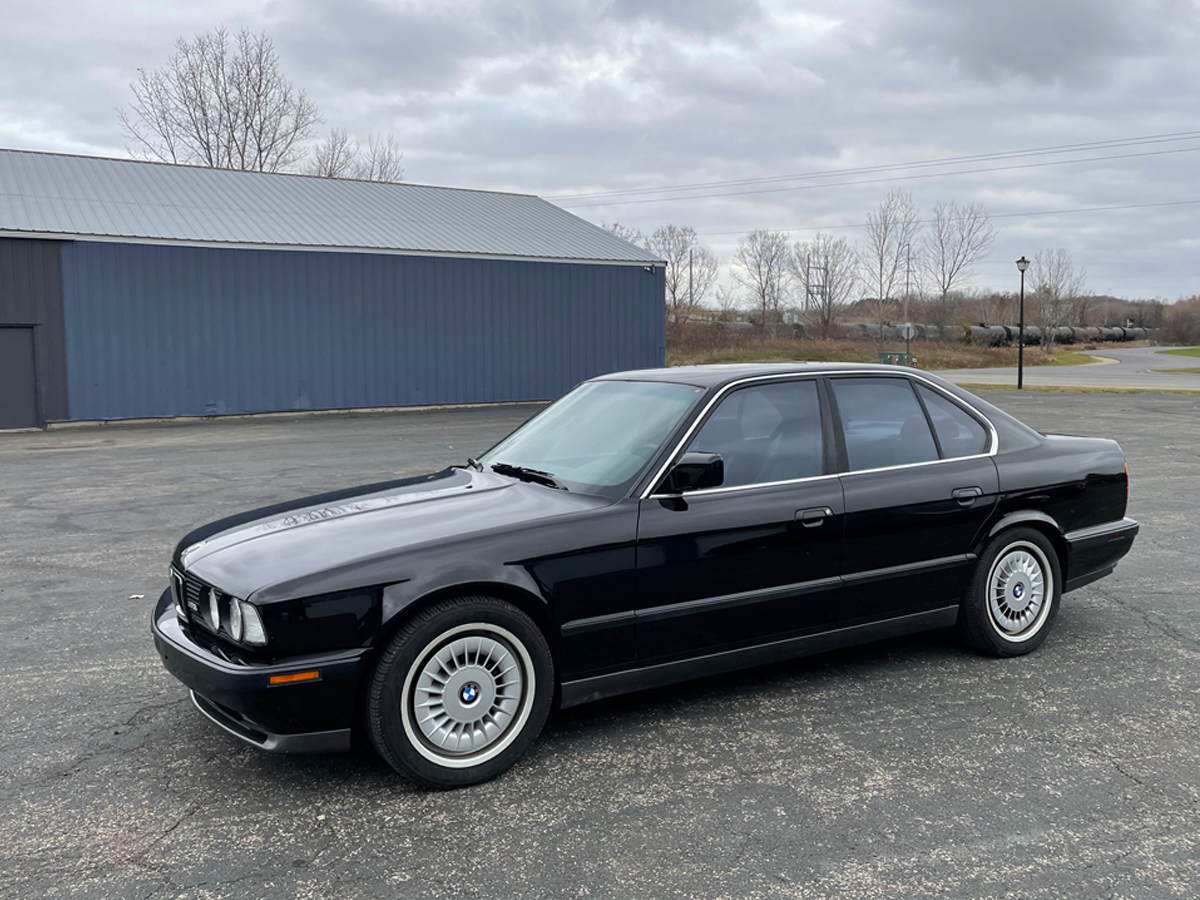 1991 BMW E34 M5 Touring the Shop
