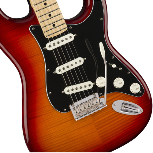 PLAYER STRATOCASTER® HSS PLUS TOP