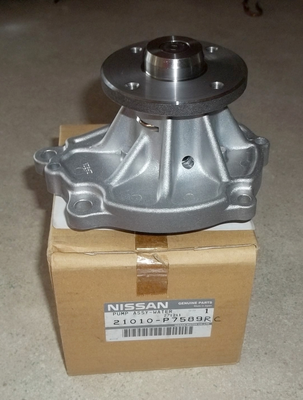 X NOS NLA Genuine Nissan Datsun Water Pump 240Z 260Z 280Z 280ZX 