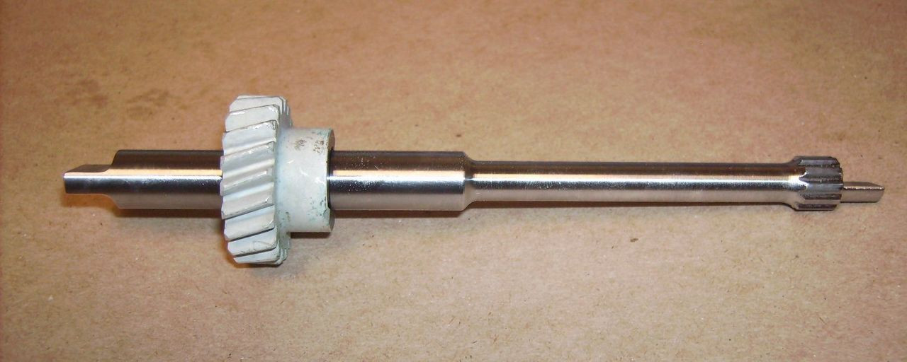 Distributor & Oil Pump Drive Spindle Shaft For Nissan 720 & D21