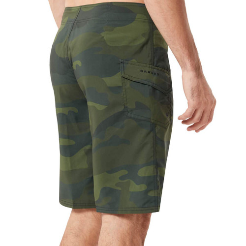 Lifestyle image 1 of Oakley Men's Standard Kana 21 Long Shorts, Core Camo Green Camouflage, 34 Waist