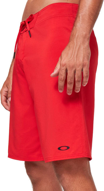 Lifestyle image 1 of Oakley Men's Standard Kana 21 Long Board Shorts,Poppy Bright Red,38"String Waist