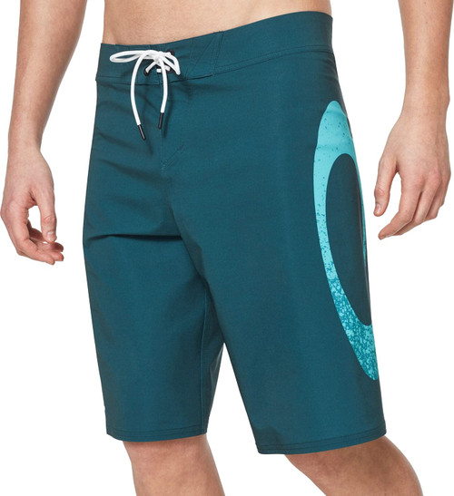 Lifestyle image 1 of Oakley Men's Standard Ellipse Seamless Boardshort 21, Pine Forest Green 32 Waist