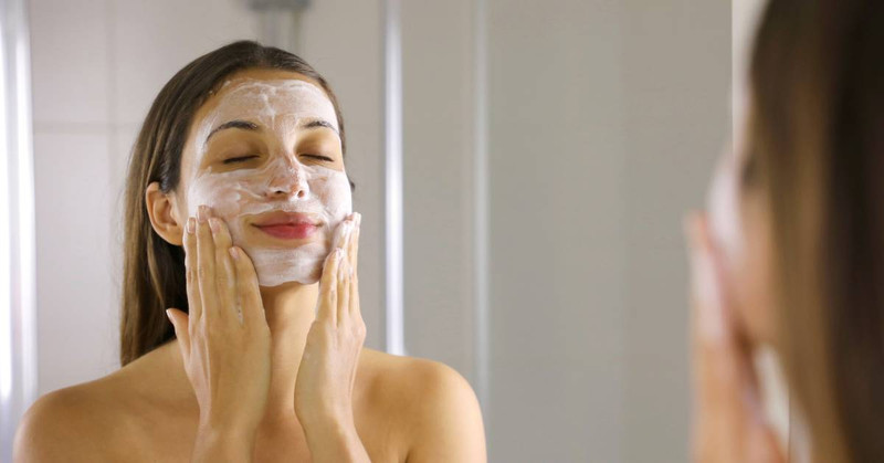 The Proper Way to Cleanse Acne-Prone Skin The Proper Way to Cleanse Acne-Prone Skin