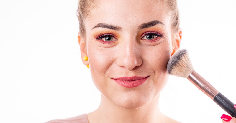 How To Wear Blush on Acne Without Worsening Breakouts