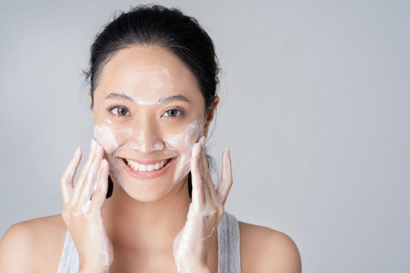 The Ingredients You Want in Your Facial Cleansers