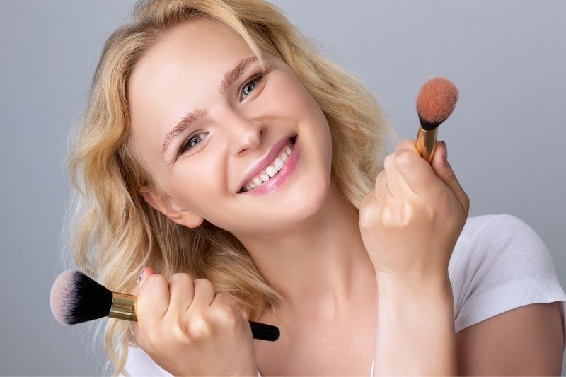 What Is the Best Way to Apply Blush to Acne-Prone Skin?