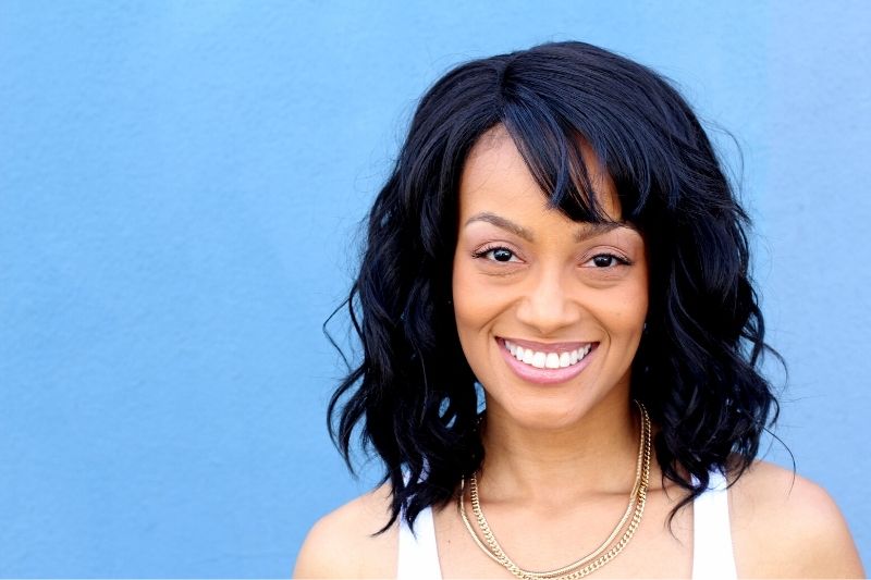 3 Ways To Manage Forehead Acne When You Have Bangs