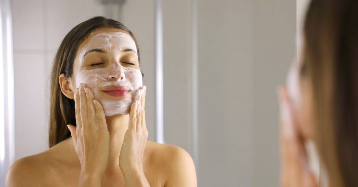 The Proper Way to Cleanse Acne-Prone Skin