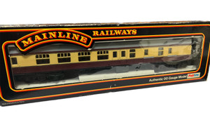 Mainline OO Gauge 37-102 Brake & 2nd Coach BR Crimson & Cream Livery