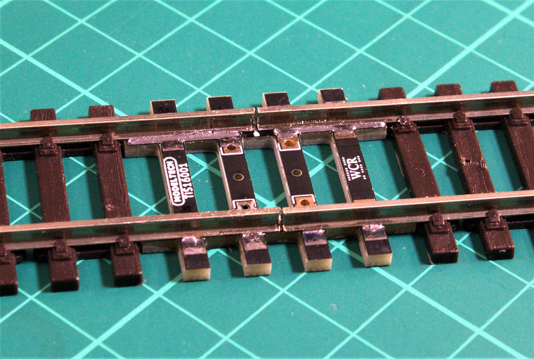 N Gauge - ProTrack Rail Isolator 4 Pack