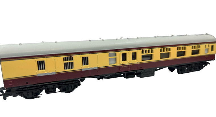 Mainline OO Gauge 37-102 Brake & 2nd Coach BR Crimson & Cream Livery