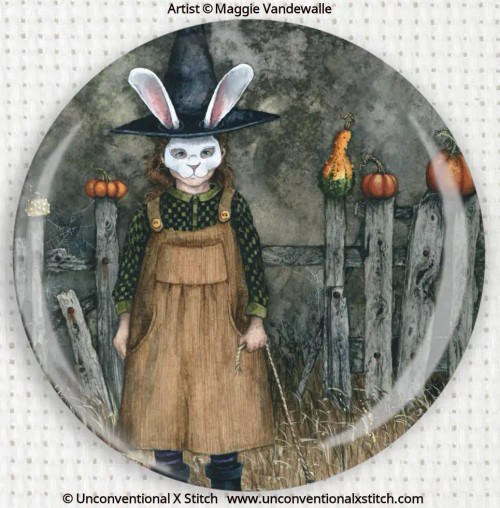 Familiar needle minder - Maggie Vandewalle