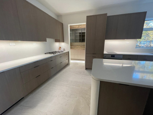 Modern kitchen featuring minimal silver large format tile