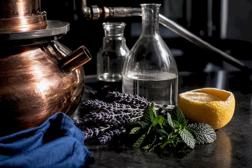 Makers' Safety Checklist: Essential vs Fragrance Oils, 0.5–2% Dilution