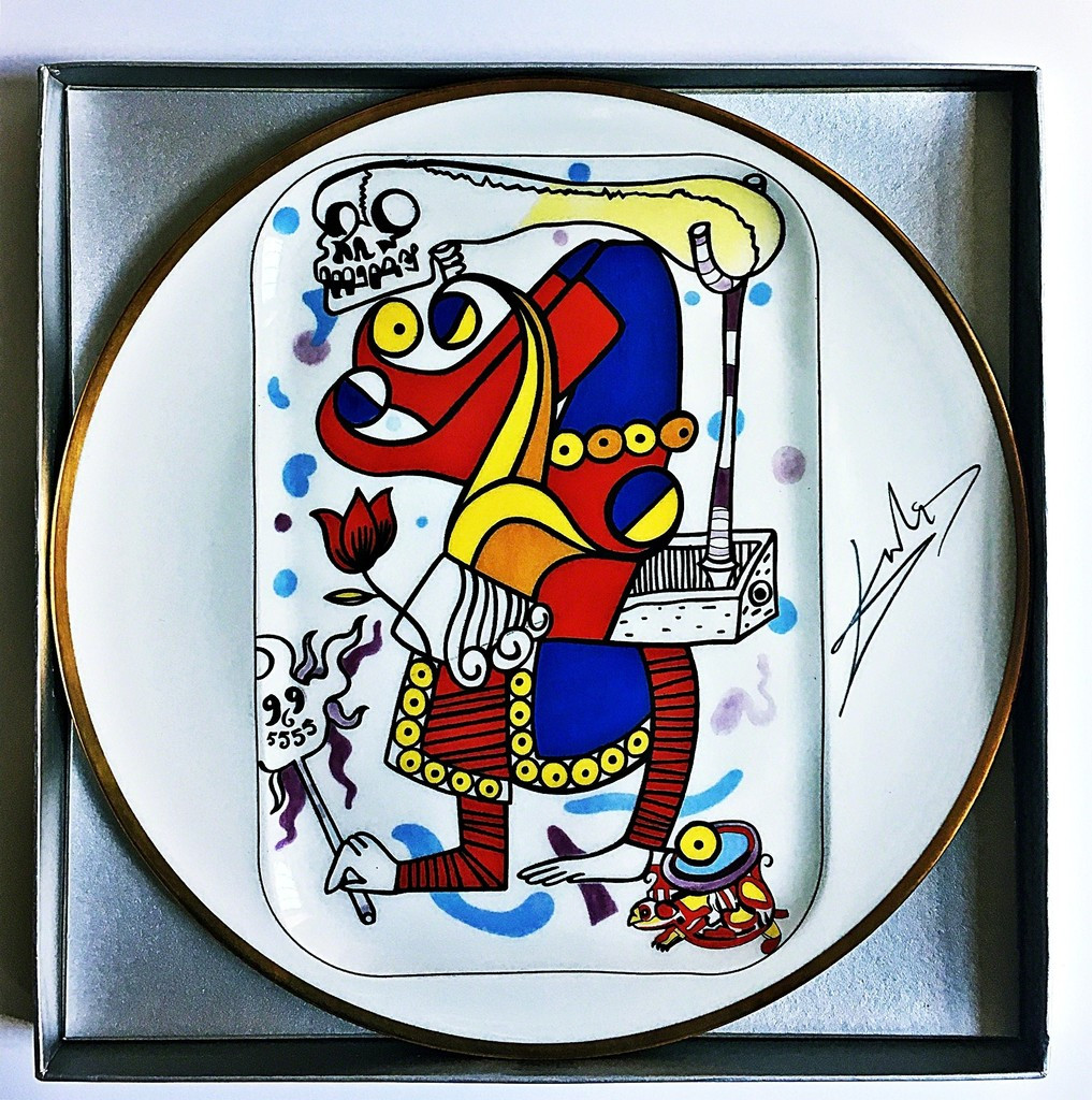  Salvador Dalí,  Joker 1967, Porcelain Plate. Artist Signature Fired into Plate.