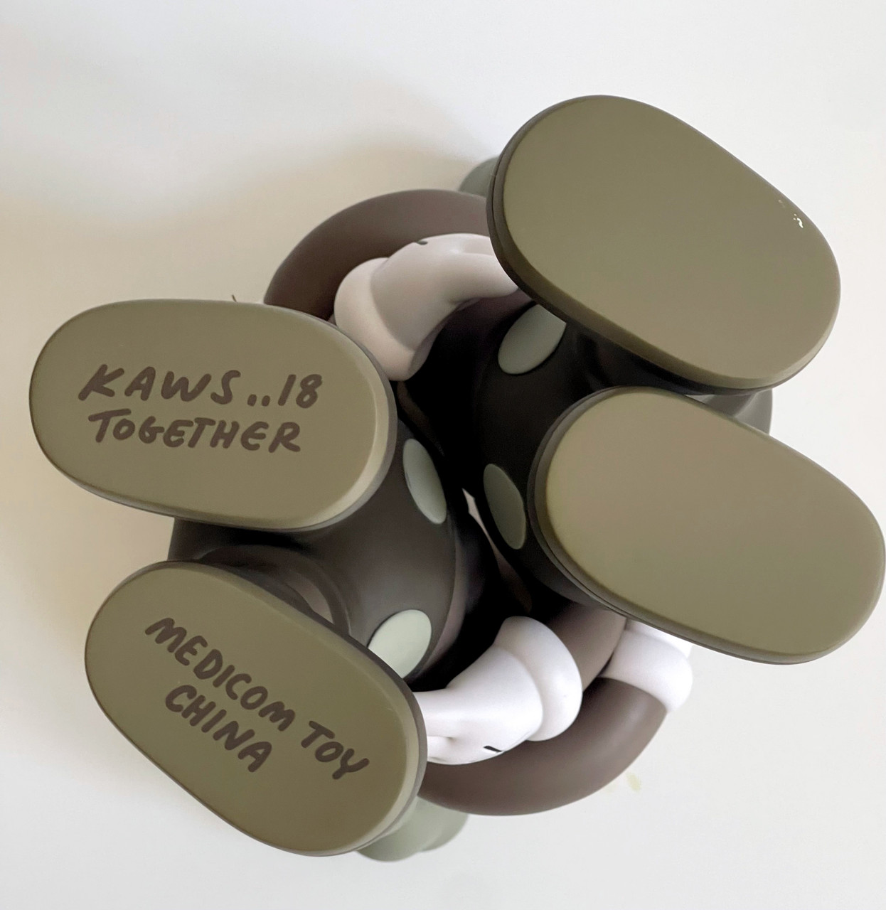 KAWS TOGETHER BROWN 新品未開封 納品書 KAWS, Together Companion (Brown). new in original packaging with