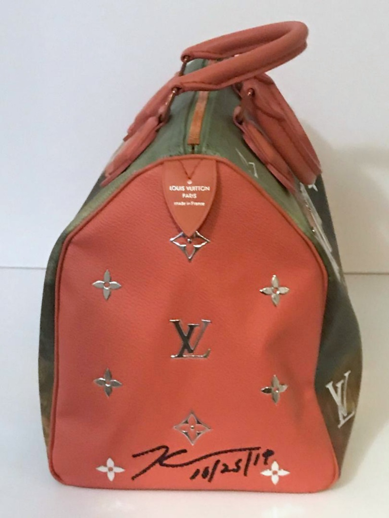 The Louis Vuitton x Jeff Koons handbag collection recreates the Mona Lisa  on a purse - HelloGigglesHelloGiggles