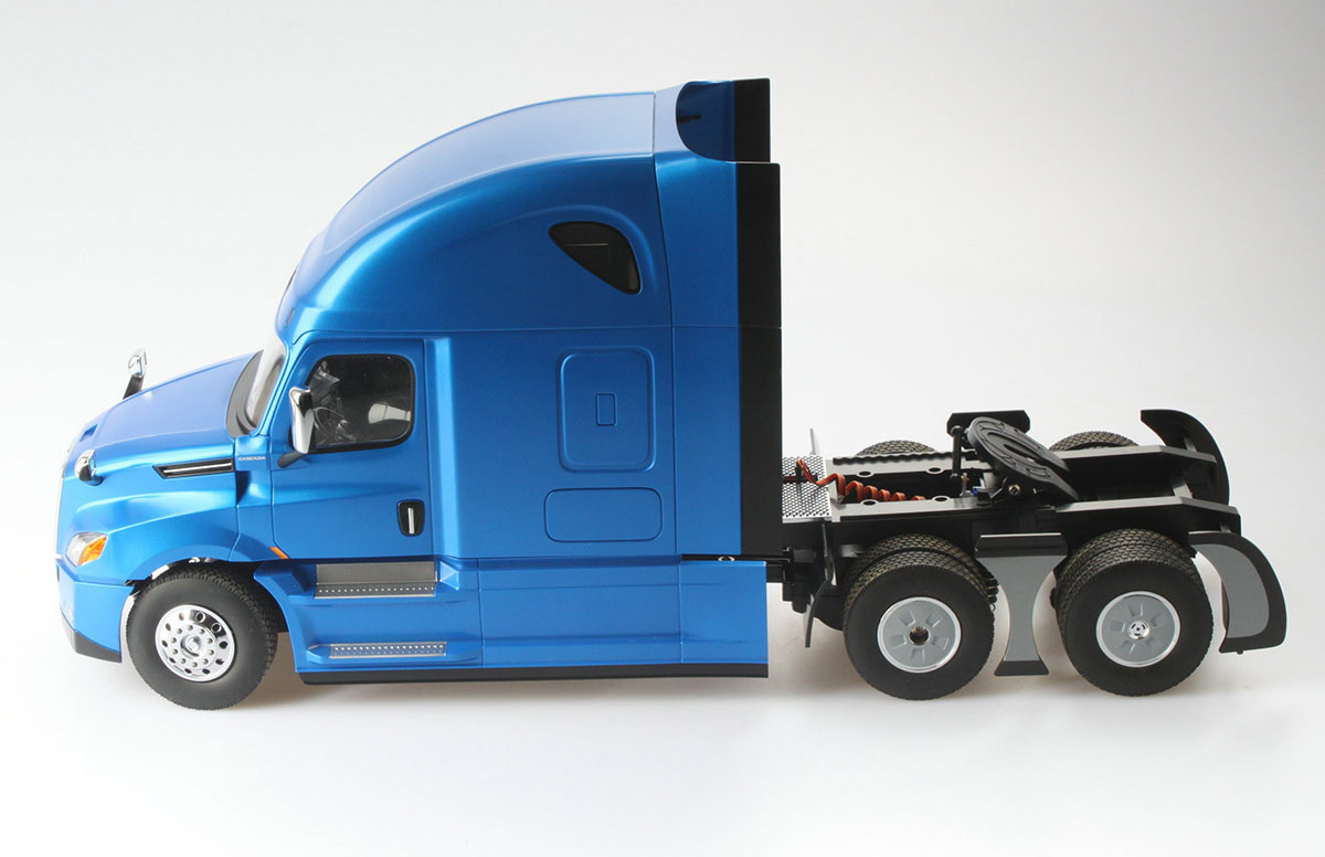 Diecast Masters 1/16th Scale R/C Freightliner Cascadia Raised Roof