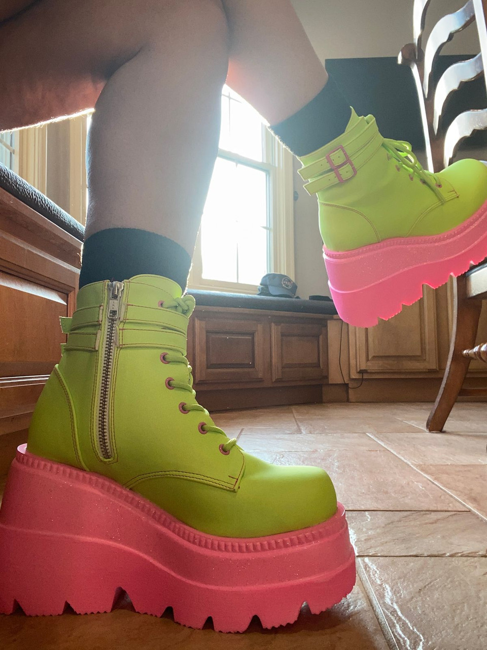 Demonia Shaker Pink Shaker 52 Pink DEMONIA SHAKER-52 PLATFORM