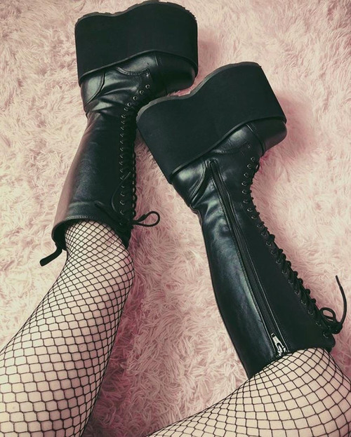 Model: @sedated_sorrows Model: @sedated_sorrows