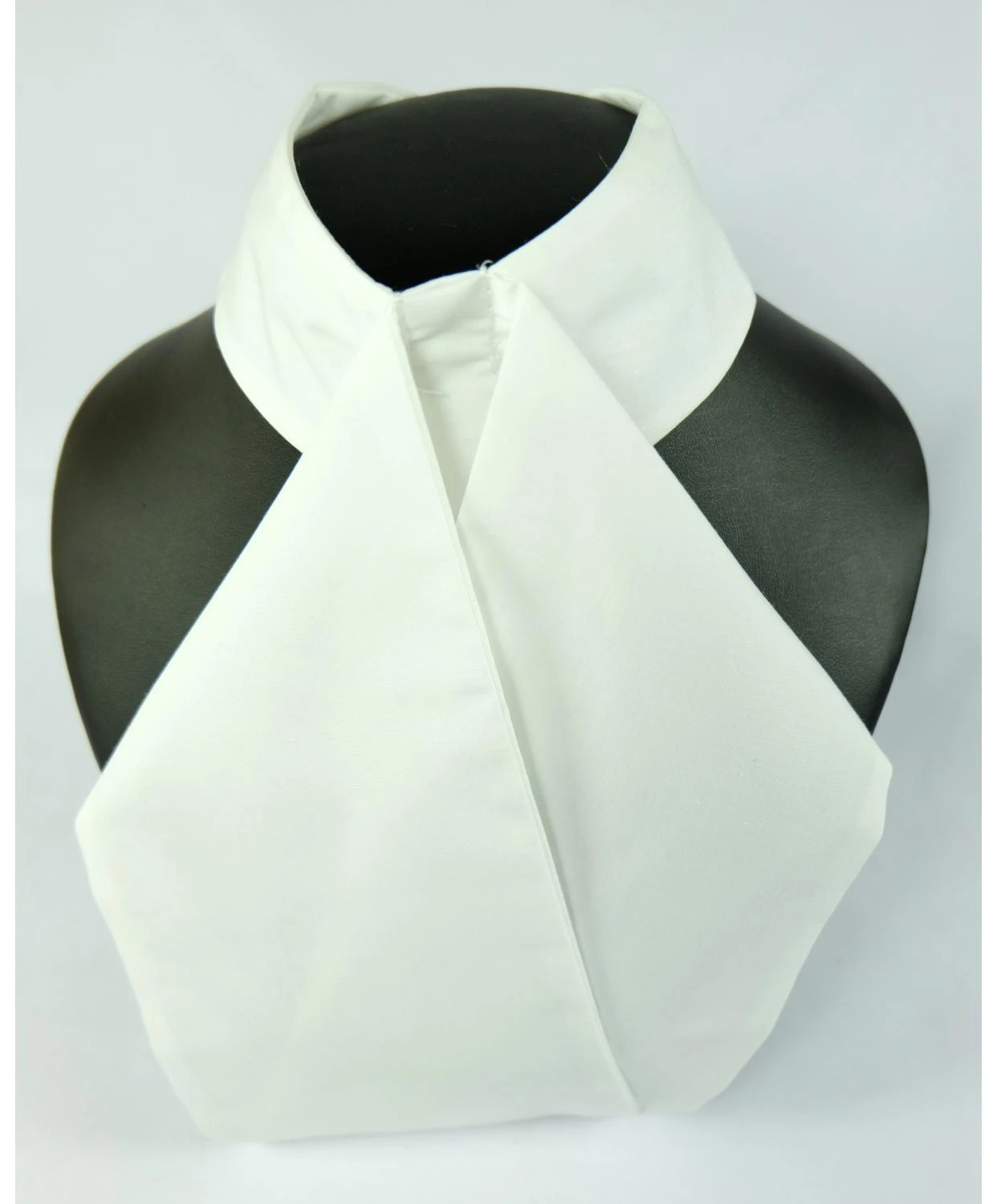 ShowQuest Tied Classic Stock White