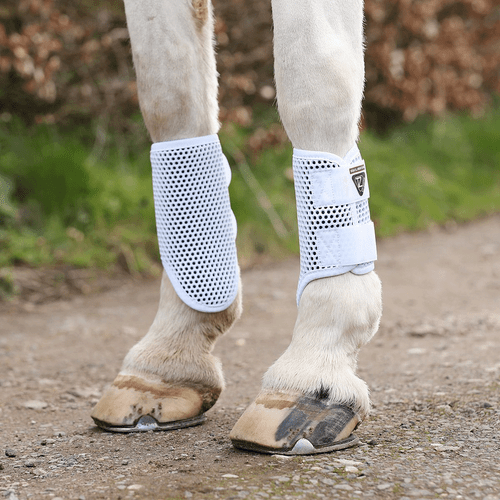 Equilibrium Tri-Zone Brushing Boots - White