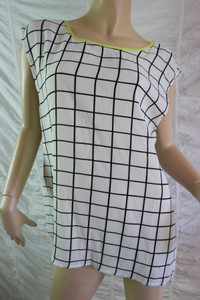 DECJUBA white black Solleh geometric grid print  sleeveless top size 12 BNWT front view