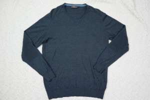 RODD & GUNN dark blue v-neck 100% fine Merino wool jumper size XL EUC front view