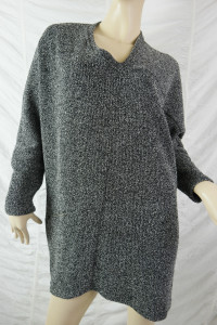 THE ARK CLOTHING black white textured asymmetrical Anika knit top size L EUC front view