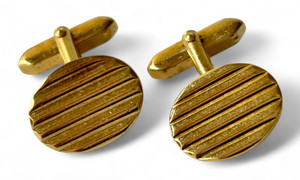 Vintage oval ribbed fluted linear gold tone cufflinks 1980's AUSTRALIA EVC front view Vintage oval ribbed fluted linear gold tone cufflinks 1980's AUSTRALIA EVC front view