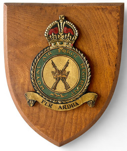 Vintage ROYAL AIR FORCE RAF WW2 marksman shooting military shield 1930's EVC front view Vintage ROYAL AIR FORCE RAF WW2 marksman shooting military shield 1930's EVC front view