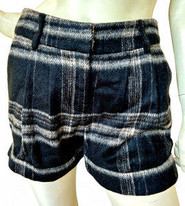 WITCHERY black check plaid wool blend cuffed mid rise shorts size 6 BNWT front view WITCHERY black check plaid wool blend cuffed mid rise shorts size 6 BNWT front view
