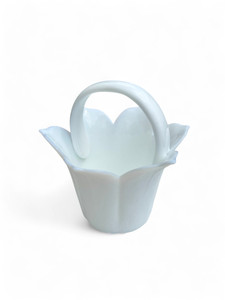 Vintage LARRY LASLO MIKASA white milk glass scalloped basket handle 1980's JAPAN main view Vintage LARRY LASLO MIKASA white milk glass scalloped basket handle 1980's JAPAN main view