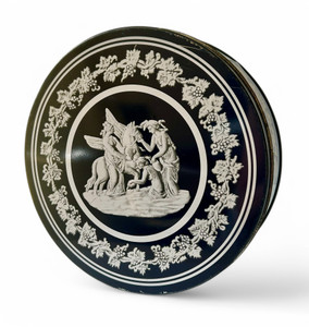 Vintage ASSOCIATED BISCUITS Wedgwood Jasperware tin blue Greek 1980's ENGLAND main view Vintage ASSOCIATED BISCUITS Wedgwood Jasperware tin blue Greek 1980's ENGLAND main view
