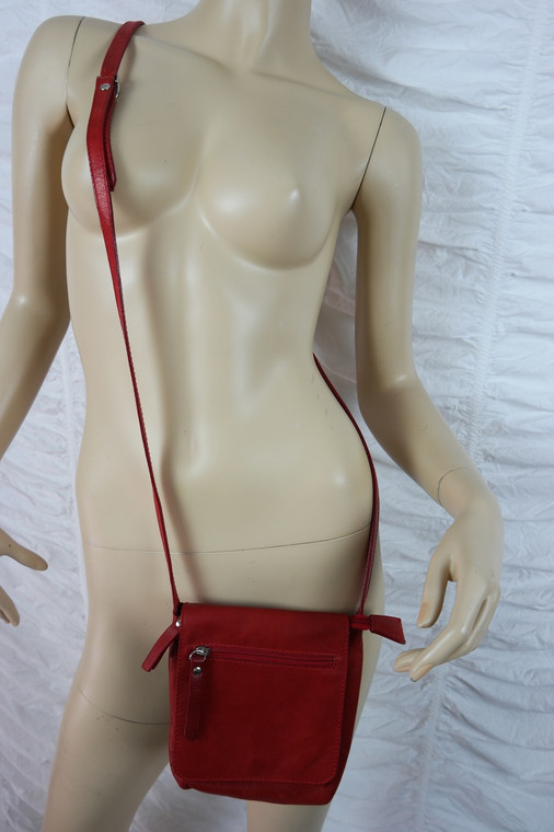 VERA PELLE red Italian 100% leather small cross over messenger bag NWOT front view