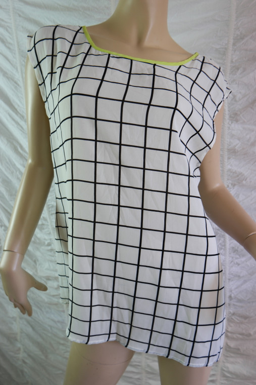 DECJUBA white black Solleh geometric grid print  sleeveless top size 12 BNWT front view