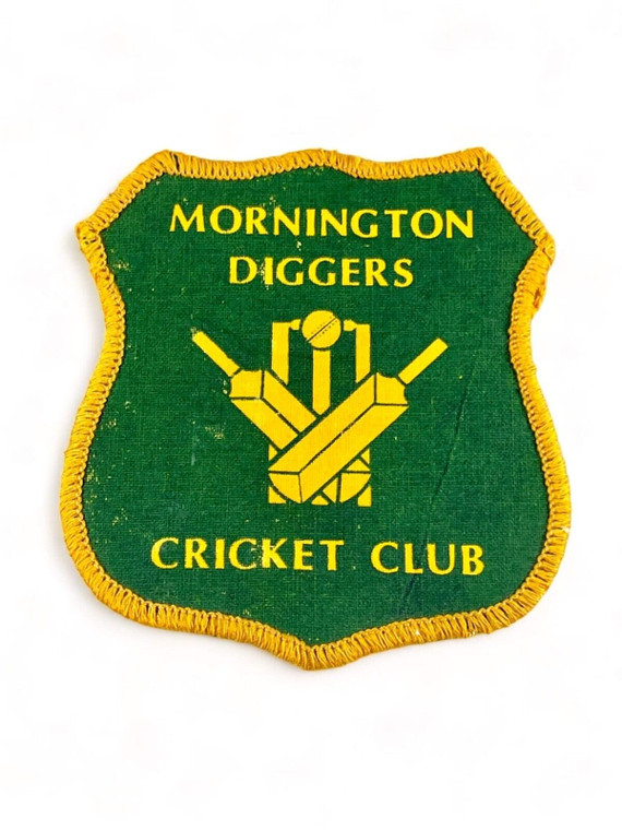 Vintage cloth badge patch MORNINGTON DIGGERS CRICKET CLUB 1980's GVC front view