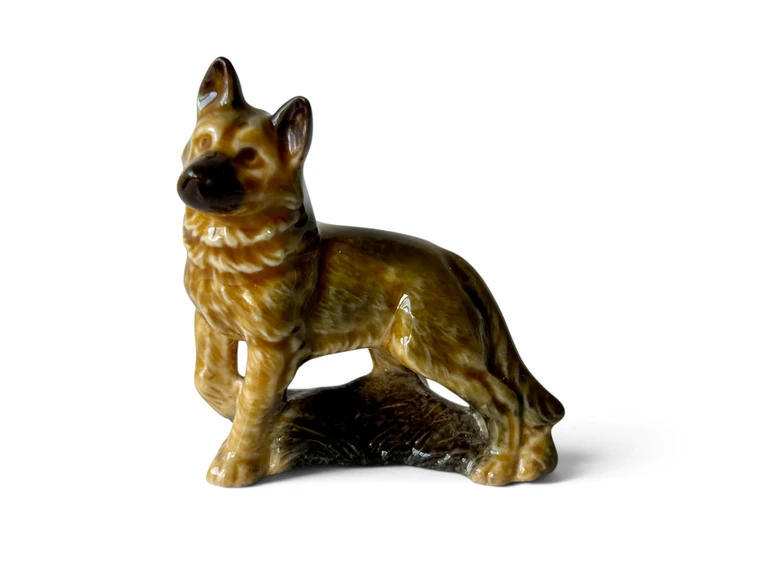 Vintage WADE Alsatian German Shepherd Whoppa dog ceramic figurine 1980's ENGLAND main view