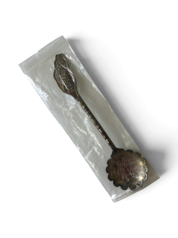 Vintage Taiwan souvenir spoon Lù scalloped silverplate 1960's THAILAND main view