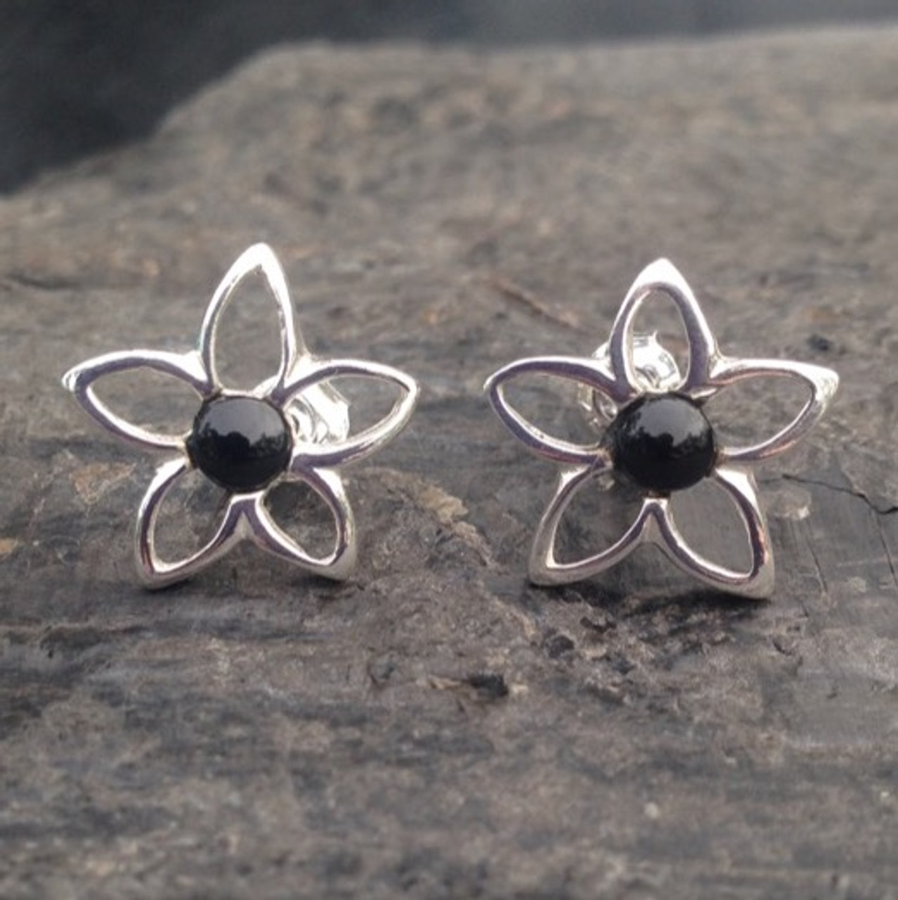 Shiny floral stud earrings in rose gold and cz -