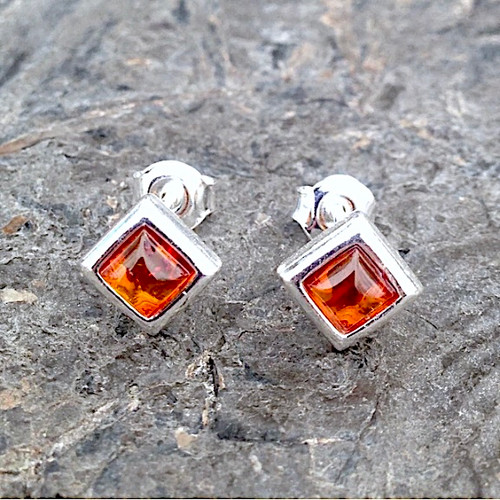 Baltic cognac amber and sterling silver diamond-shaped stud earrings