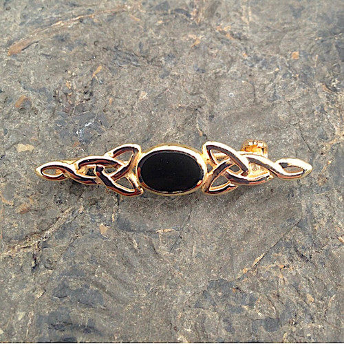 Celtic 9ct gold brooch with oval Whitby Jet stone Celtic 9ct gold brooch with oval Whitby Jet stone